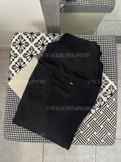 POLERA ACANALADA NEGRA