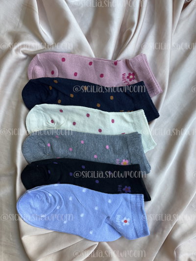 3 PARES DE MEDIAS PUNTITOS Y FLORES