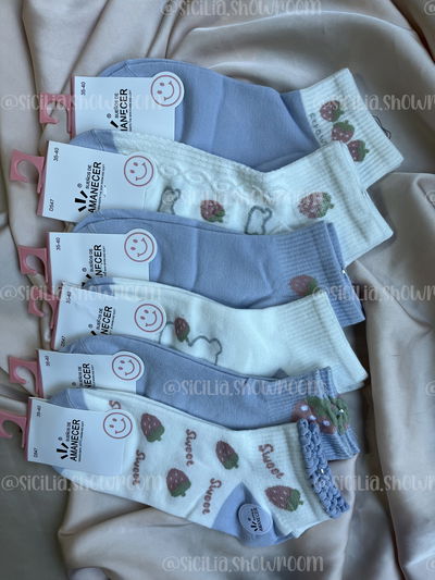 3 PARES DE MEDIAS FRUTILLAS CELESTES