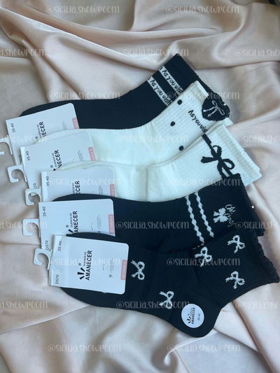 3 PARES DE MEDIAS TENIS MOÑOS