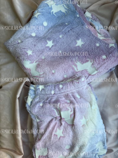 PIJAMA POLAR UNICORNIOS MULTI (LUMINOSO)