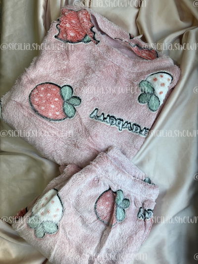 PIJAMA POLAR FRUTILLAS (LUMINOSO)