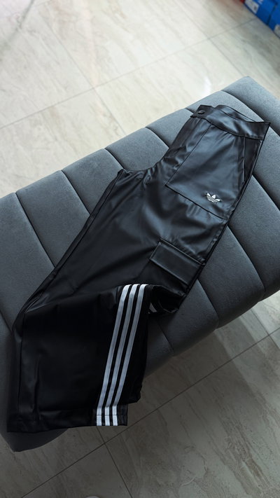 PANTALÓN ENGOMADO ADI 