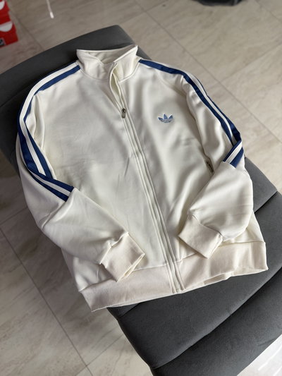 CAMPERA IMPORTADA OVER ADI HOMBRE