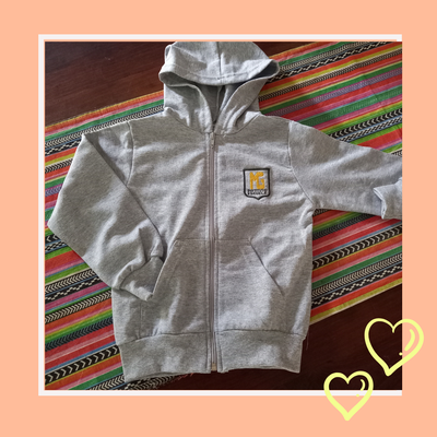 Campera gris de verano - escudo bordado
