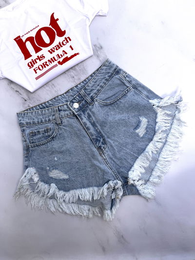 Short con rotura 