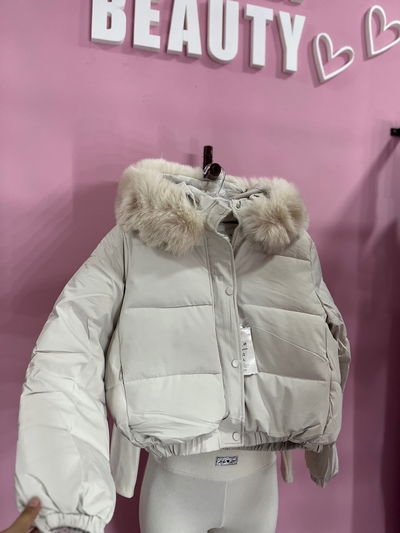 PUFFER IMPORTADA CREMA