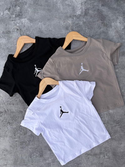 BABY TEE JORDAN BORDADA