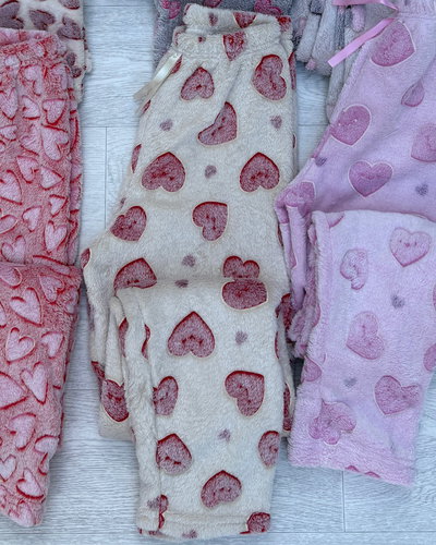 PIJAMA CREMA C/ ROJO corazones 