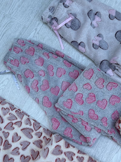 PIJAMA GRIS CORAZONES T.3