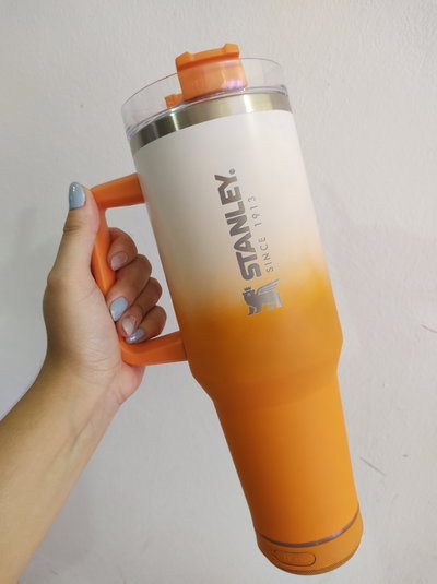 Vaso Grande con parlante símil Stanley 