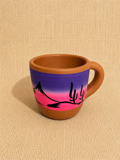 Taza marron de barro pintada a 2 colores