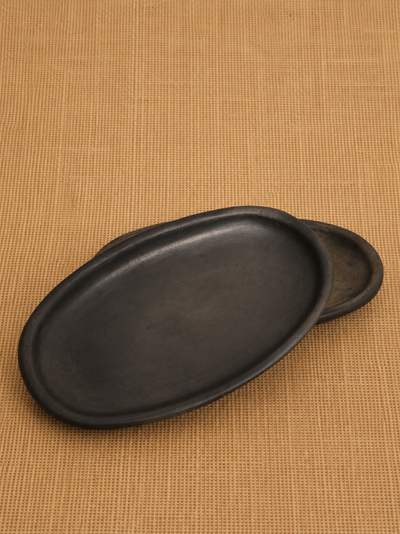 Plato negro ovalado 