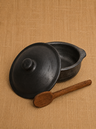 Cacerola clasica 3 litros negra (cuchara de algarrobo de regalo)