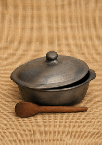 Fuente ovalada con tapa negra (cuchara de algarrobo de regalo)