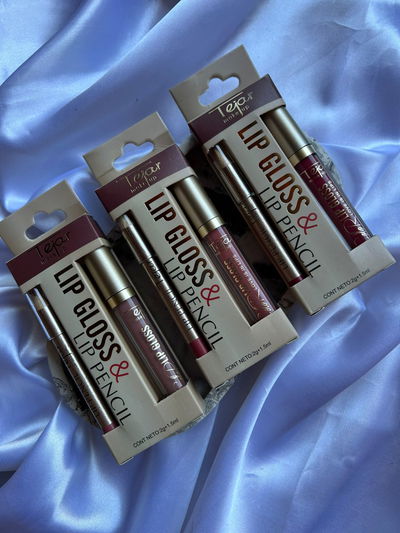 lip gloss + delineador de labios