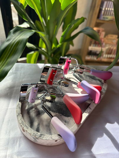 arqueador con cepillo