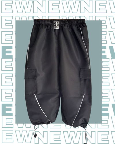 Parachute Negro con tira Blanca talle 6