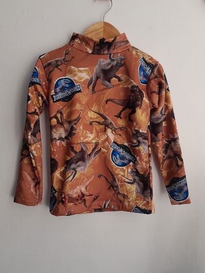 Polera termica Jurassic World