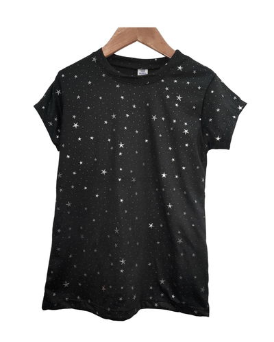 remera de modal soft negra estampada con relieve