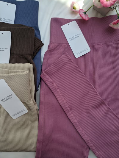 Calza seamless sin fruce (cuatro variantes)