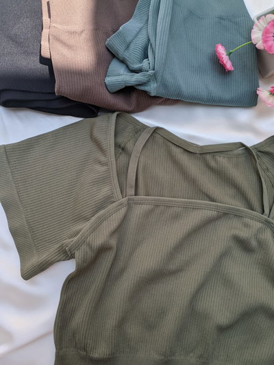 Top/remera deportiva (cuatro variantes)