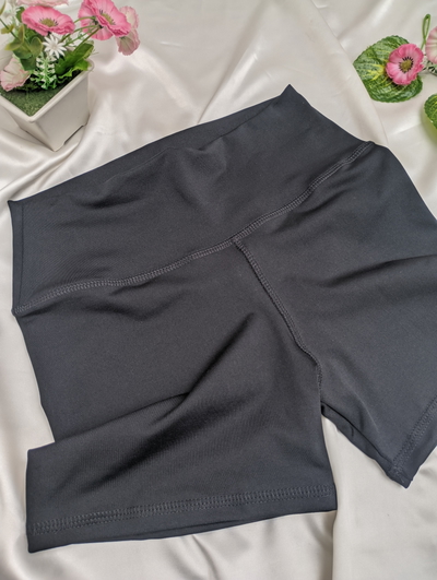 Short clásico negro 
