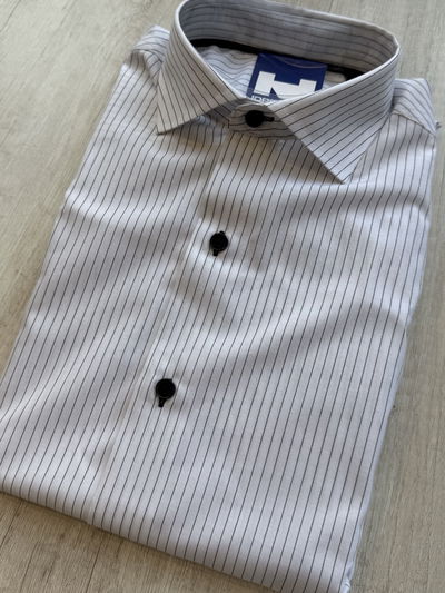 Camisa algodón rayas finas en negro 