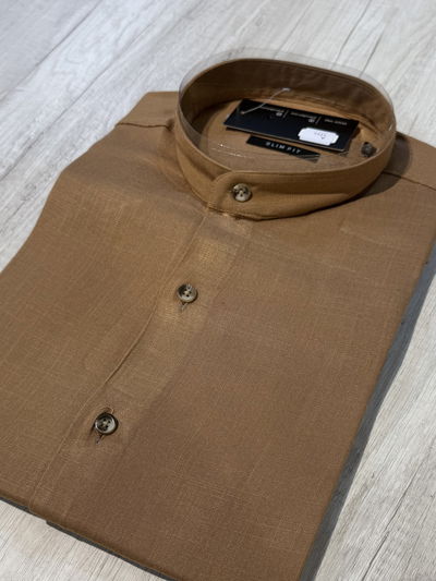 Camisa camel cuello Mao 