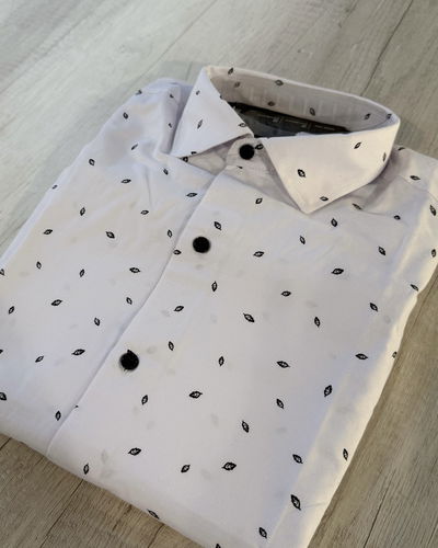 Camisa algodón blanda detalles en negro