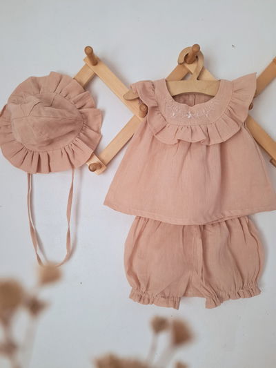 Conjunto Lirios Rosa+Capelina
