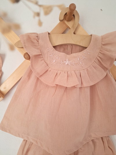 Conjunto Lirios Rosa+Capelina