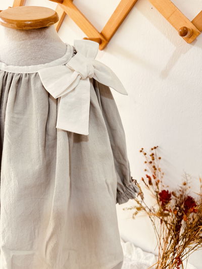 Vestido Enriquetta Moño Gris 