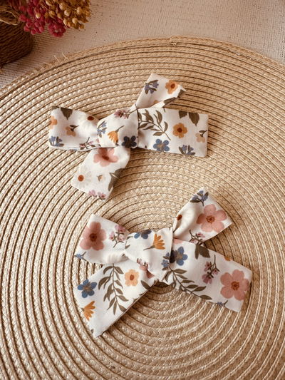 Moñitos Dorca Floreados salmón Unidad