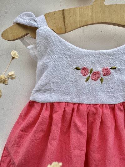 Vestido Solera Bordada Coral