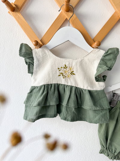 Conjunto Esperanza combinado Verde Seco Bordado + Capelina Bordada 