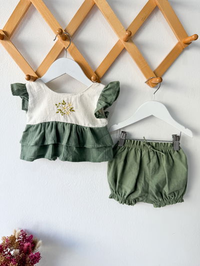 Conjunto Esperanza combinado Verde Seco Bordado + Capelina Bordada 