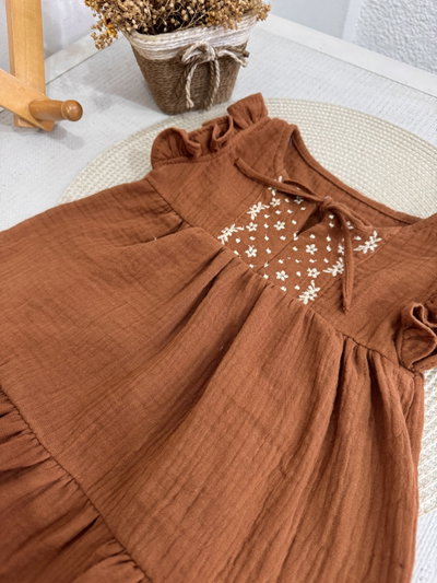 Vestido Guardas bordadas Canela 