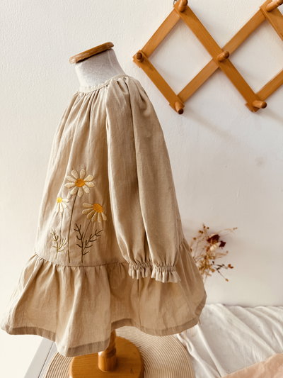 Vestido Daysi doble paño margarita Arena