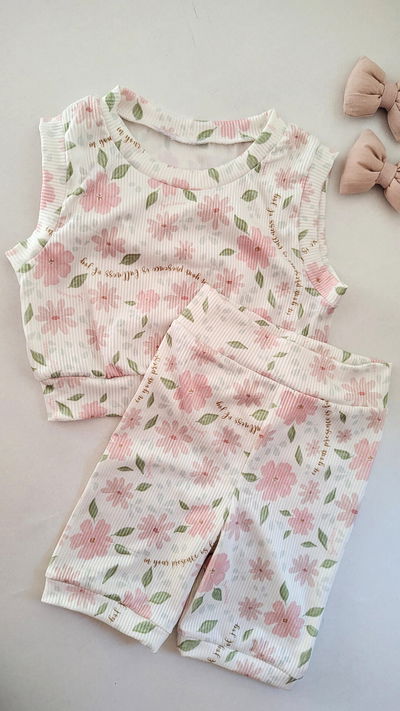 Conjunto flowers pastel