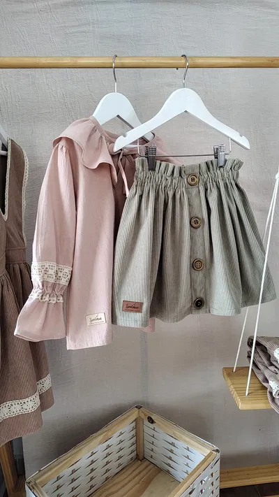 Falda Cloe corderoy verde Malba 