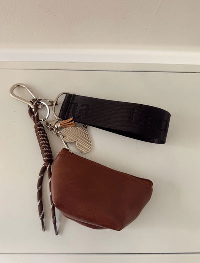 Llavero Charm Cognac