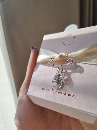Prendedor Angel + Inicial