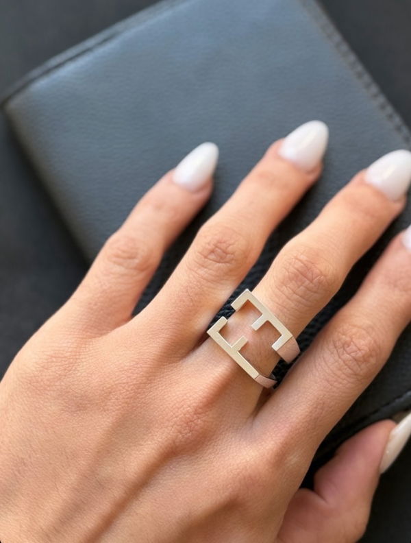 Anillo Amina