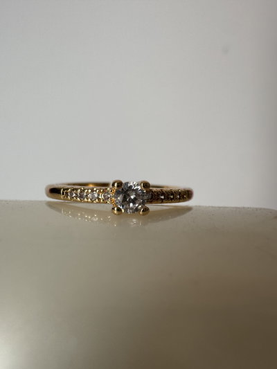 Anillo reino dorado