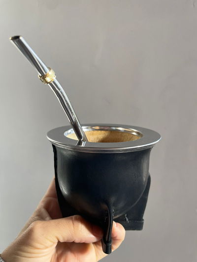 Mate de cuero con bombilla de acero