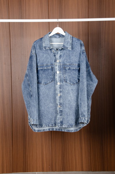 CAMPERA OVERSIZE RÍGIDA AZUL