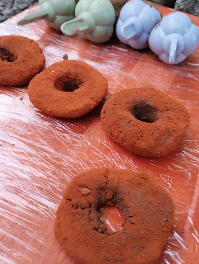 Donuts de barrito seco con polvito de ladrillo 