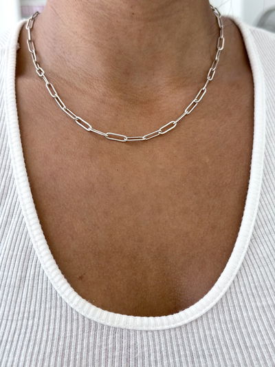 Collar nere 