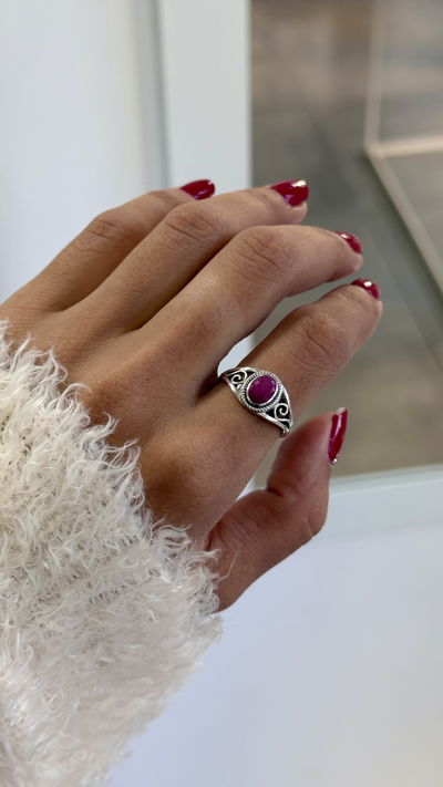 Anillo raíz de rubí 